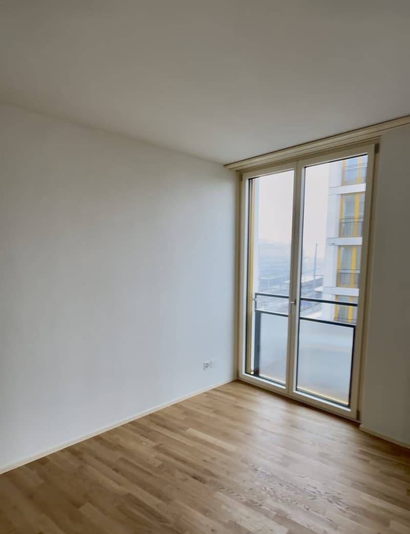 Modern and bright 3.5-room apartment with 2 terraces directly at Wil train station, yet quiet! (10)