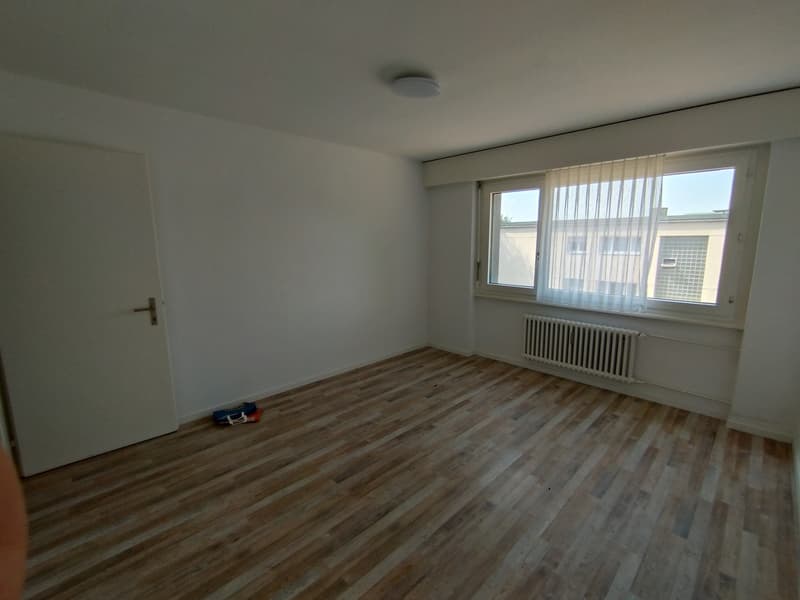 Schöne 2.5 Zimmer Wohnung in Waldnähe (2)