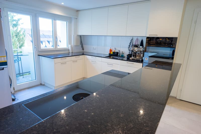 Social WG in newly renovated 141m² flat, 15min to HB / Limmat nearby (2)