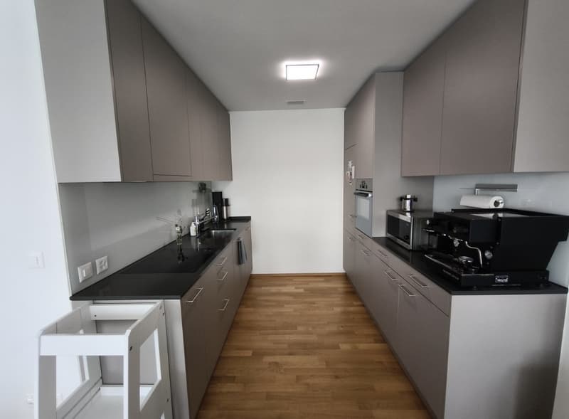 Schönes Zimmer mit Blick ins Grüne (3)