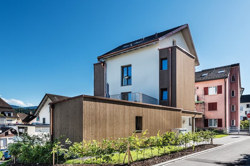 Helle 1½-Zimmer-Dachwohnung mit Seeblick & Balkon  zentral in Schmerikon (3)