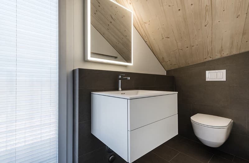 Helle 1½-Zimmer-Dachwohnung mit Seeblick & Balkon  zentral in Schmerikon (6)