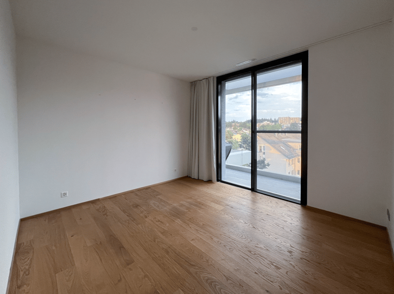 Sonnenuntergang inklusive WG-Zimmer mit Runway-Blick und riesiger Dachterrasse (8)