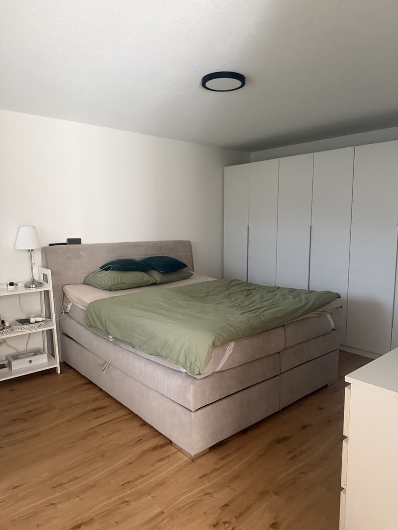 Helle 2.5 Zimmer- Wohnung mit eigenem Gartensitzplatz (5)