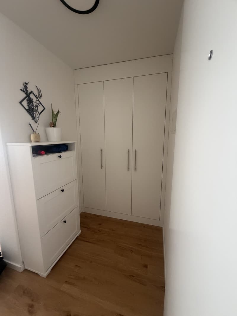 Helle 2.5 Zimmer- Wohnung mit eigenem Gartensitzplatz (3)
