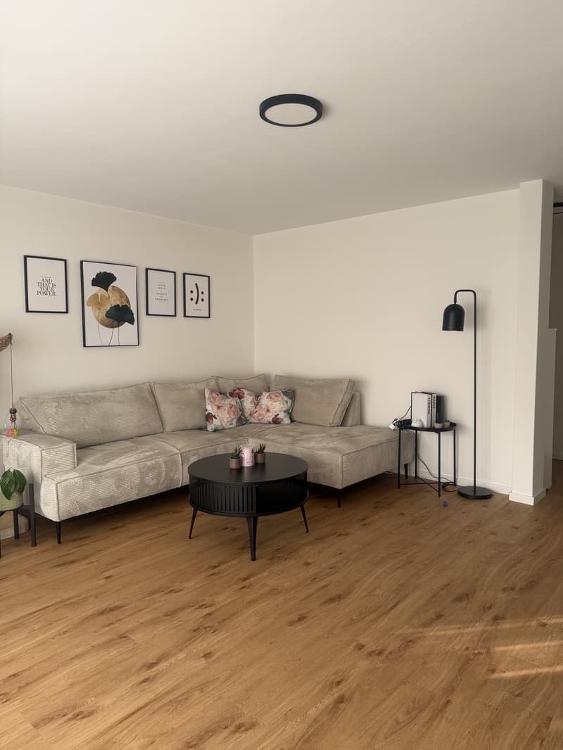 Helle 2.5 Zimmer- Wohnung mit eigenem Gartensitzplatz (1)