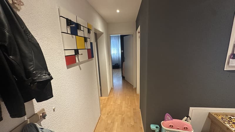 4.5-Zimmer-Erdgeschosswohnung mit direktem Zugang zum grosszügigen, gepflegten Umschwung (8)
