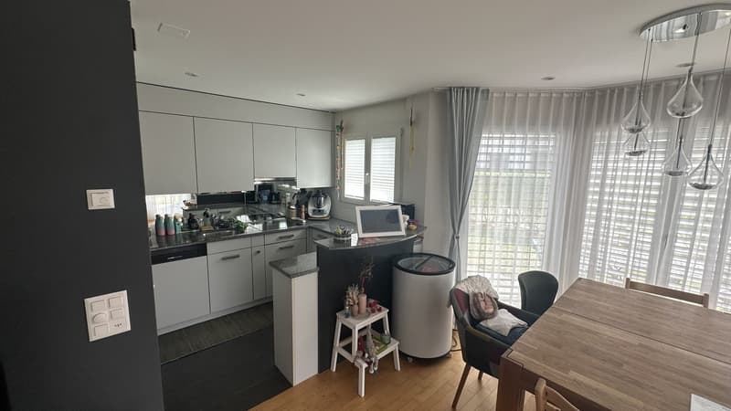 4.5-Zimmer-Erdgeschosswohnung mit direktem Zugang zum grosszügigen, gepflegten Umschwung (2)