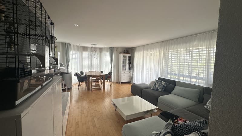 4.5-Zimmer-Erdgeschosswohnung mit direktem Zugang zum grosszügigen, gepflegten Umschwung (3)