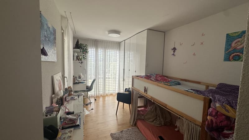 4.5-Zimmer-Erdgeschosswohnung mit direktem Zugang zum grosszügigen, gepflegten Umschwung (7)