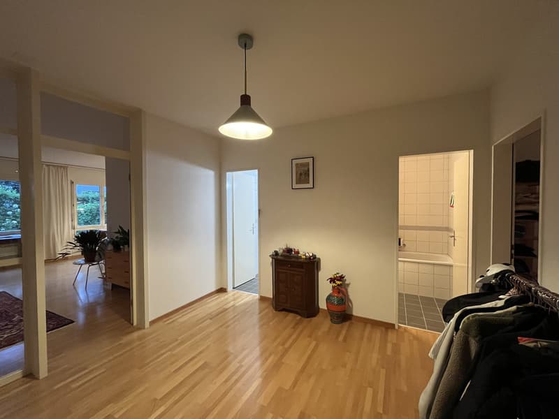 Ruhige 2.5-Zimmer-Erdgeschosswohnung mit privatem Sitzplatz und Garten  befristet im September (6)