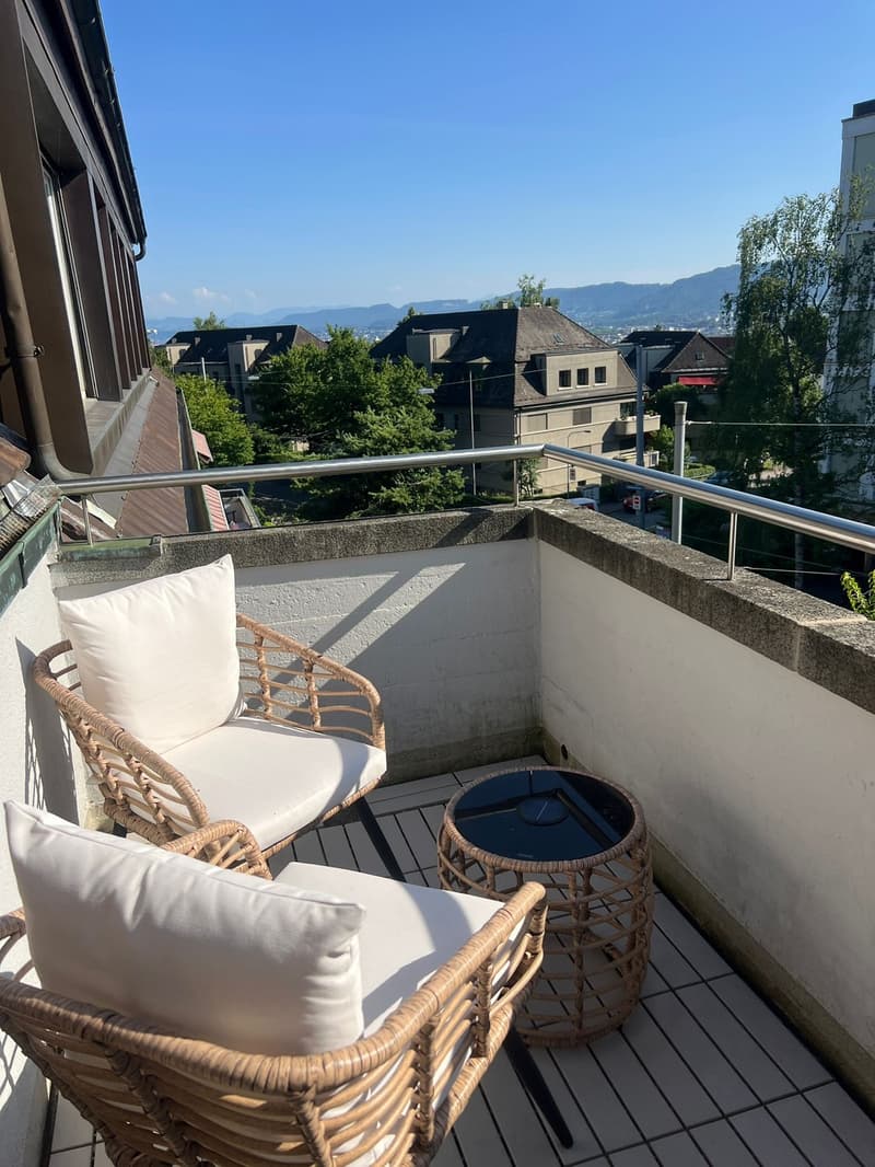 Room in a fully furnished 2-person apartment, 120 m², close to Zurich city centre with mountain views (2)