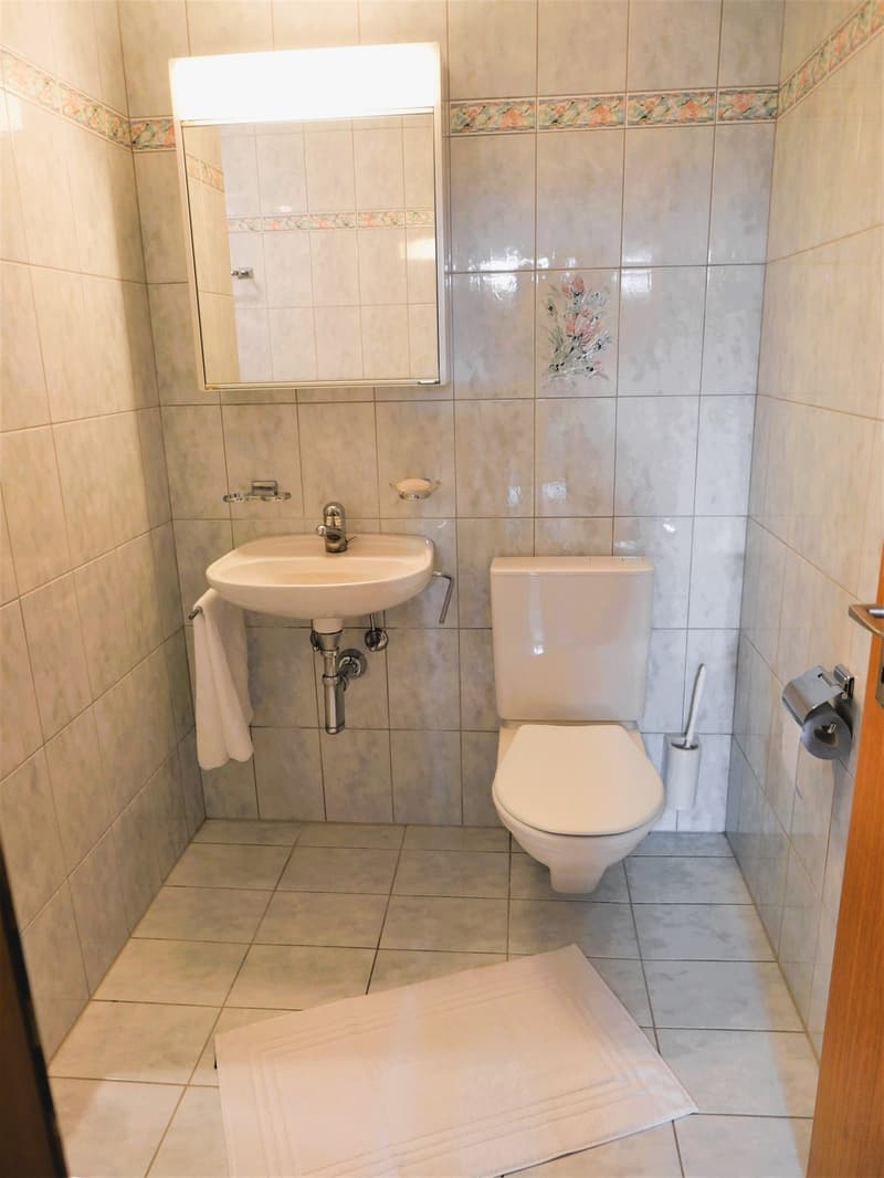 Zimmer an Wochenaufenthalter mit eigenem separaten Bad zu vermieten (2)