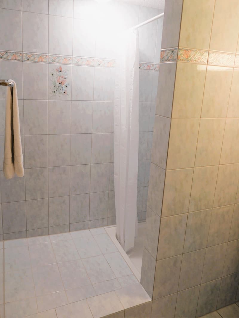 Zimmer an Wochenaufenthalter mit eigenem separaten Bad zu vermieten (3)