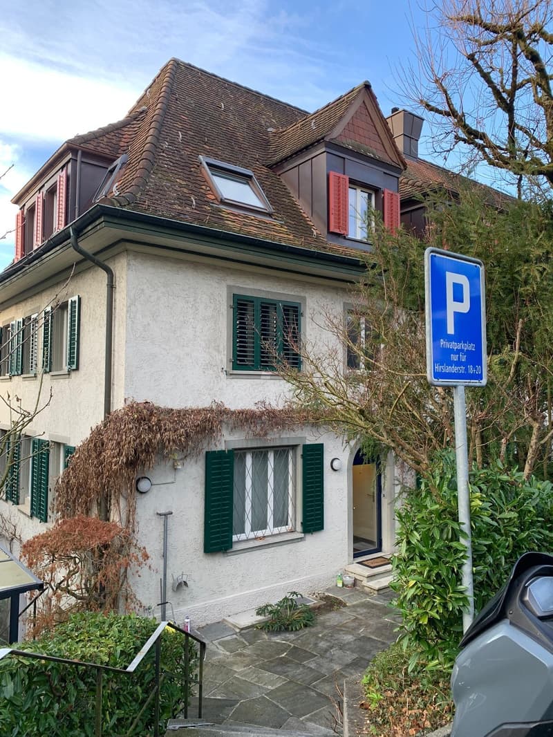 Helles Zimmer mit Balkon in grosszügiger 200 m² Wohnung in Hirslanden (3)