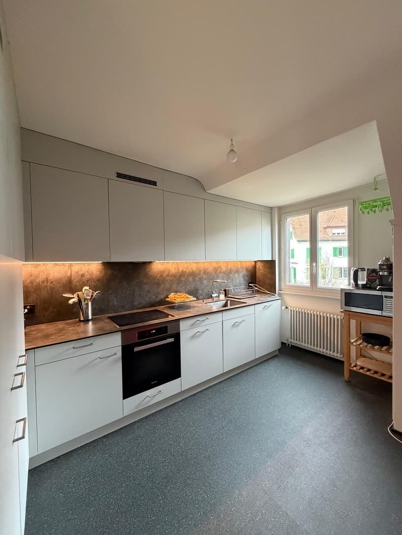 Helles Zimmer mit Balkon in grosszügiger 200 m² Wohnung in Hirslanden (8)
