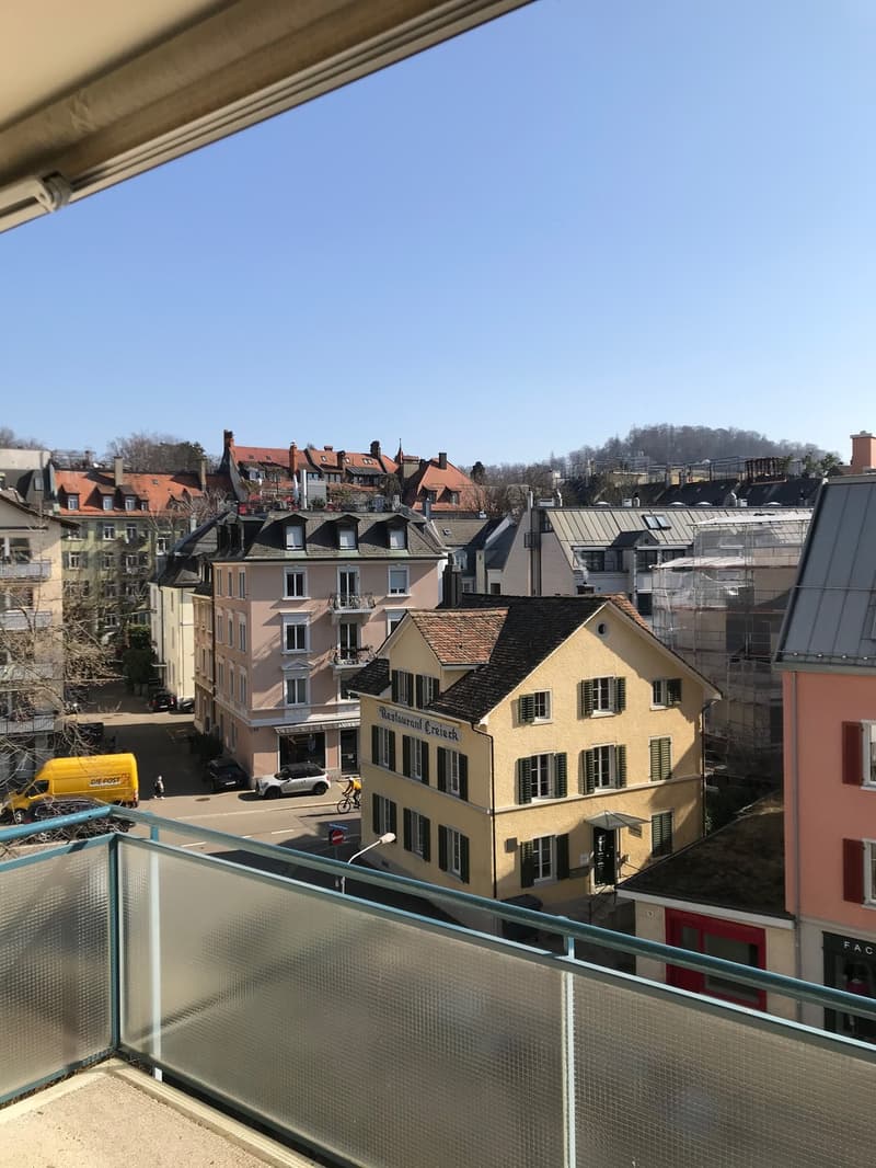 Helle, loftige 2.5Zi Wohnung im Seefeld mit Aussicht und Balkonen (9)