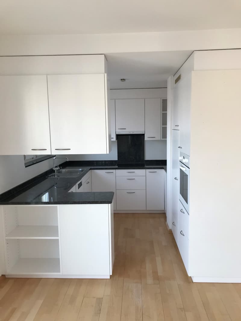 Helle, loftige 2.5Zi Wohnung im Seefeld mit Aussicht und Balkonen (4)