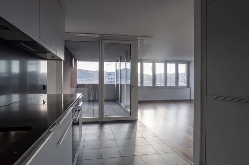 Room in an apartment (2)