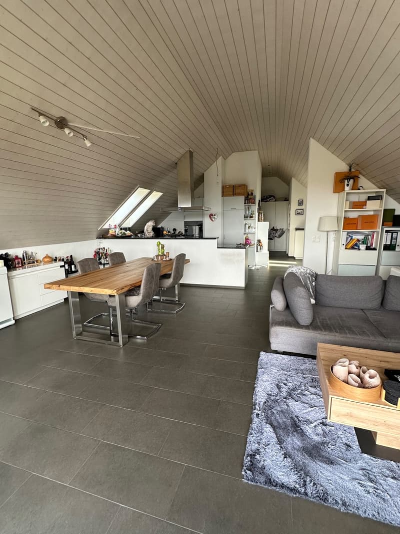 Traumhafte 2.5-Zimmer-Attikawohnung (95 m²) mit Alpenblick in Wallisellen (2)