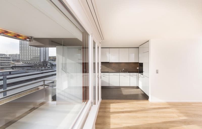 Directly at Bahnhof Oerlikon | 2 bathrooms | private washer/dryer | 3.5 rooms (7)