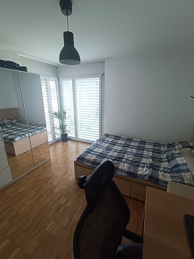 Spacious room in a modern flat close to Nr. 10 Tram (2)