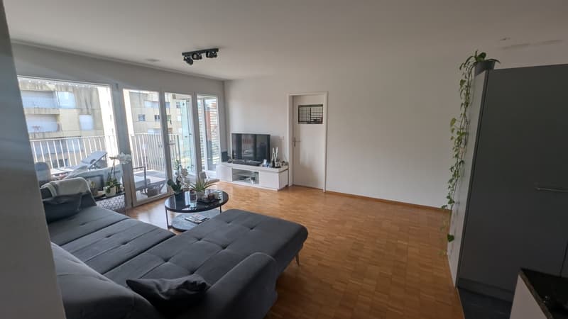 Spacious room in a modern flat close to Nr. 10 Tram (4)