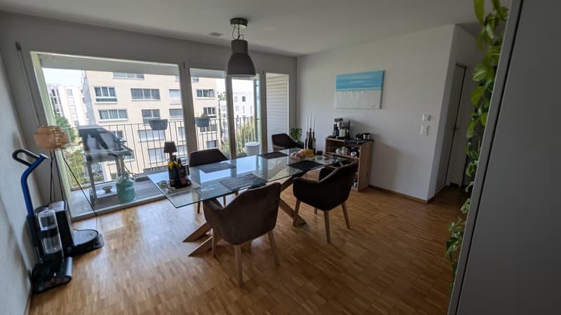 Spacious room in a modern flat close to Nr. 10 Tram (5)