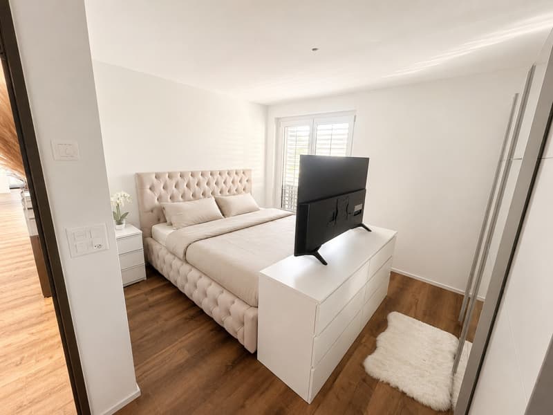 Moderne 3.5-Zimmer-Neubauwohnung mit BORA-Küche, zwei Bädern und sonnigem Balkon (5)