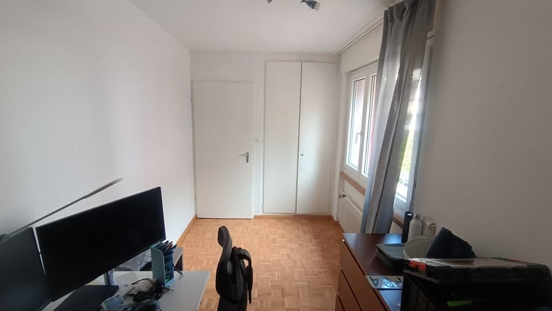 Helle 4.5-Zimmer-Wohnung (76 m²) mit Südbalkon (6)