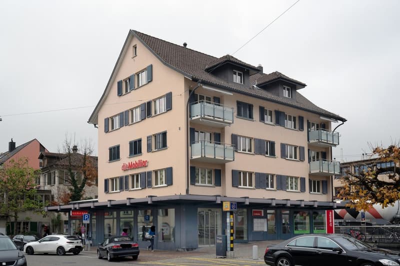 Moderne 2.5-Zimmerwohnung im Zentrum von Meilen (2)