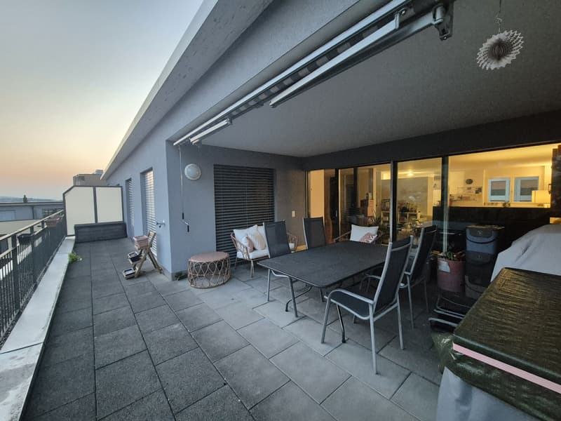 Grosszügige 3.5-Zimmerwohnung mit Balkon und Blick ins Grüne (8)