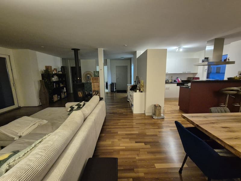 Grosszügige 3.5-Zimmerwohnung mit Balkon und Blick ins Grüne (3)