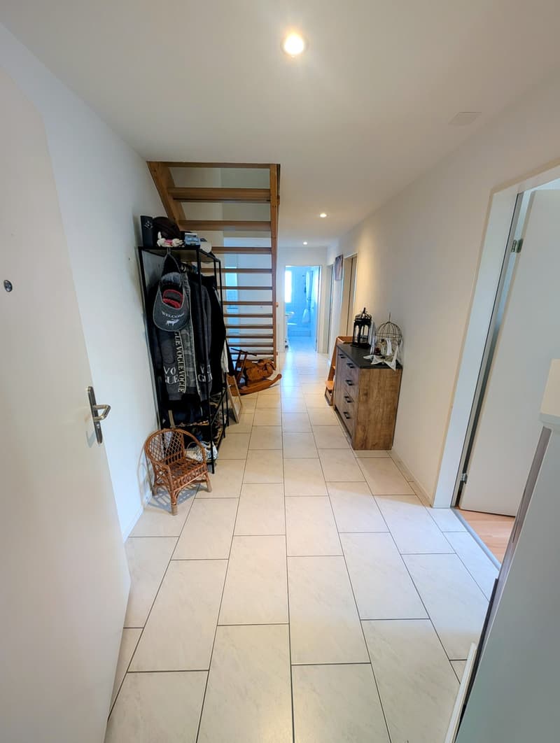 Charmante 5-Zimmer-Maisonette-Wohnung in Wahlen b. Laufen  Ruhige Lage mit schöner Aussicht (7)
