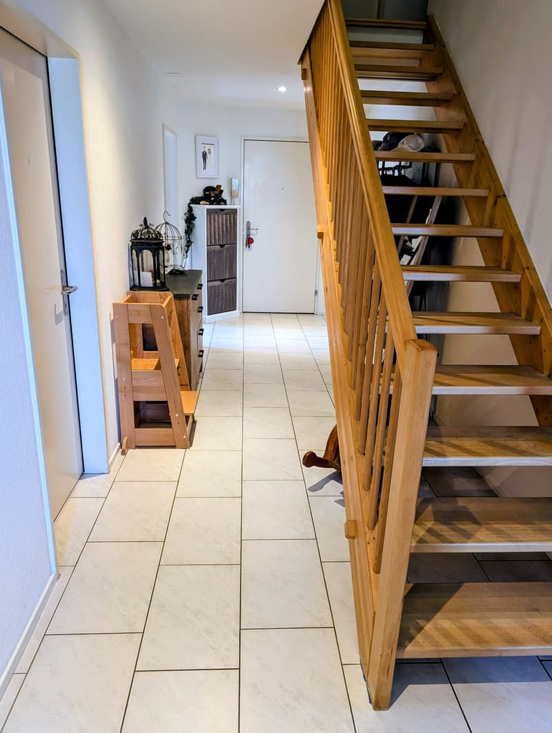 Charmante 5-Zimmer-Maisonette-Wohnung in Wahlen b. Laufen  Ruhige Lage mit schöner Aussicht (13)