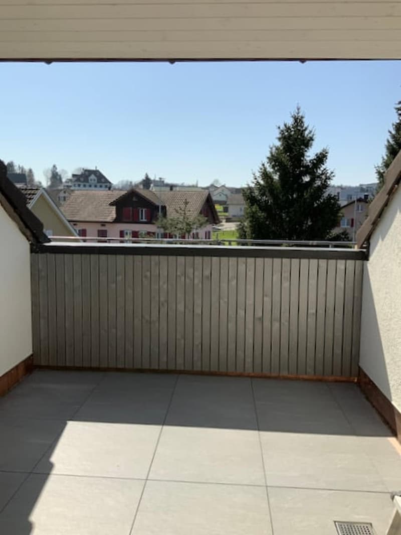 Schöne 2.5 Zimmer Wohnung (2)