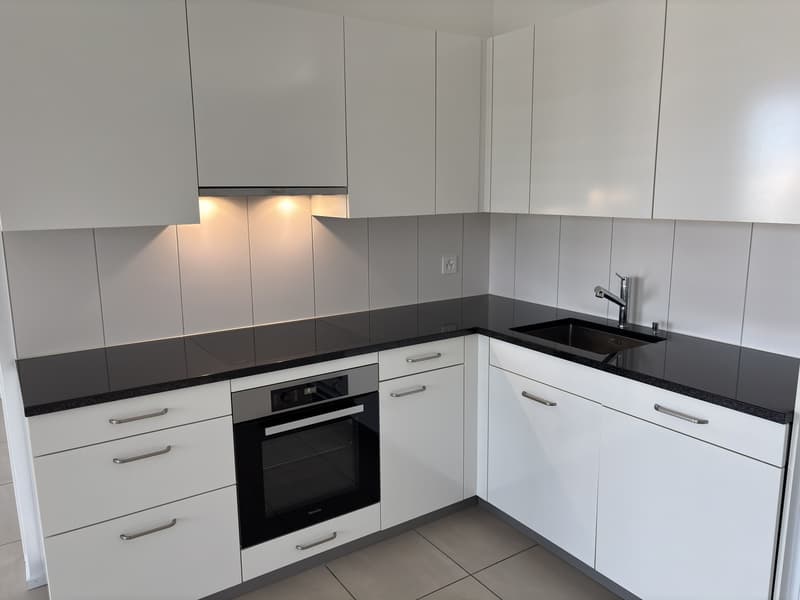 Appartement moderne 2.5 pièces, centre ville, tout équipé, 66m², balcon (8)