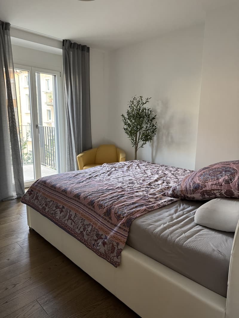 Helle, moderne 2.5-Zimmer-Wohnung mit zwei Balkonen Nähe Schmiede Wiedikon (3)