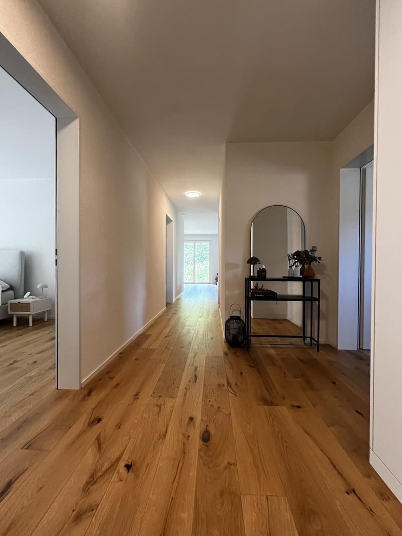 "Moderne 4.5-Zimmer-Neubauwohnung mit Balkon und schöner Aussicht in Wölflinswil" (7)