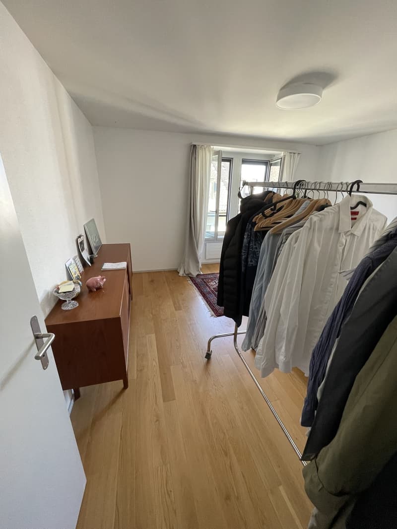 Befristet, Zimmer in 4er WG zu vermieten, Kreis 5 (3)
