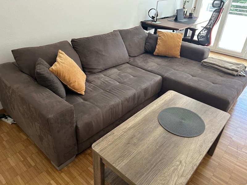 Helle und gepflegte 2.5-Zimmer-Wohnung mit grossem Balkon (4)