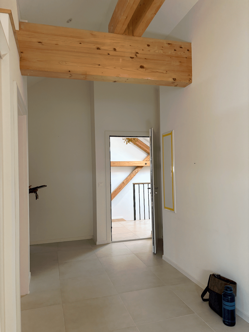 Grosse 1,5 (2) Zimmerwohnung (4)