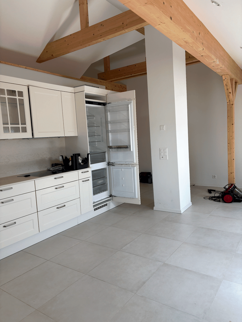 Grosse 1,5 (2) Zimmerwohnung (2)