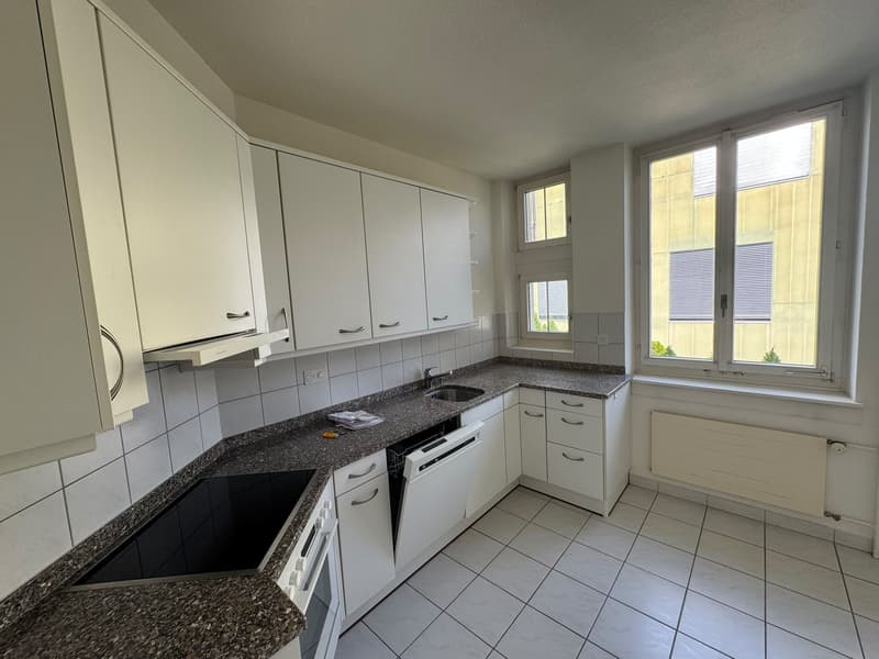 Fully furnished room in Zurich city (Kreis 5) with all bills included + cleaning (4)