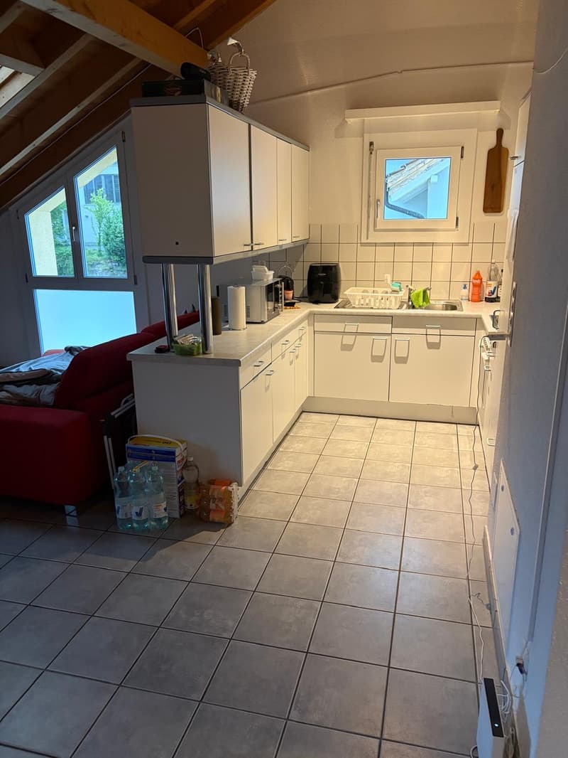 Charmante 2.5-Zimmer-Dachwohnung mit Balkon in Azmoos (2)