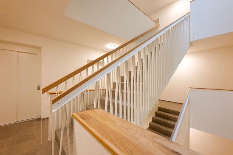 Modernes und gepflegtes Treppenhaus