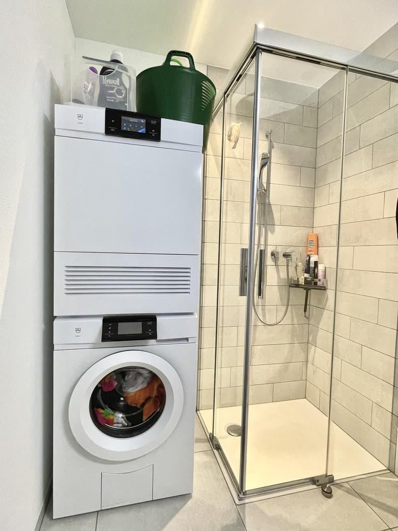 Badezimmer 1 mit Dusche und Waschturm