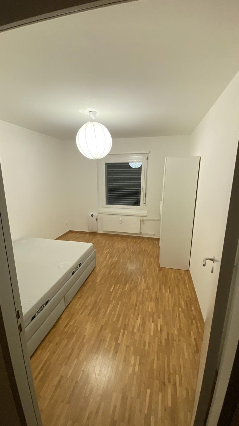 Helles Zimmer in grosszügiger 3er-WG  106 m², grosser Balkon & top angebunden (5)