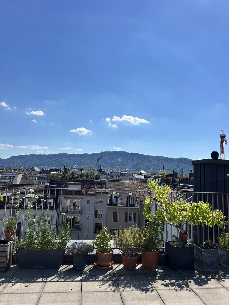 Zimmer mit privatem Balkon in Maisonette Wohnung 3er-WG (6)