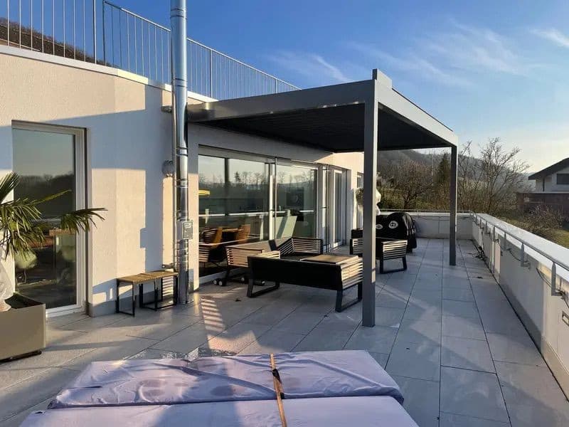 Exklusive 5.5-Zimmer-Terrassenwohnung mit 220 m² Wohnfläche Wohnen mitten in den Rebbergen von Tegerfelden (3)